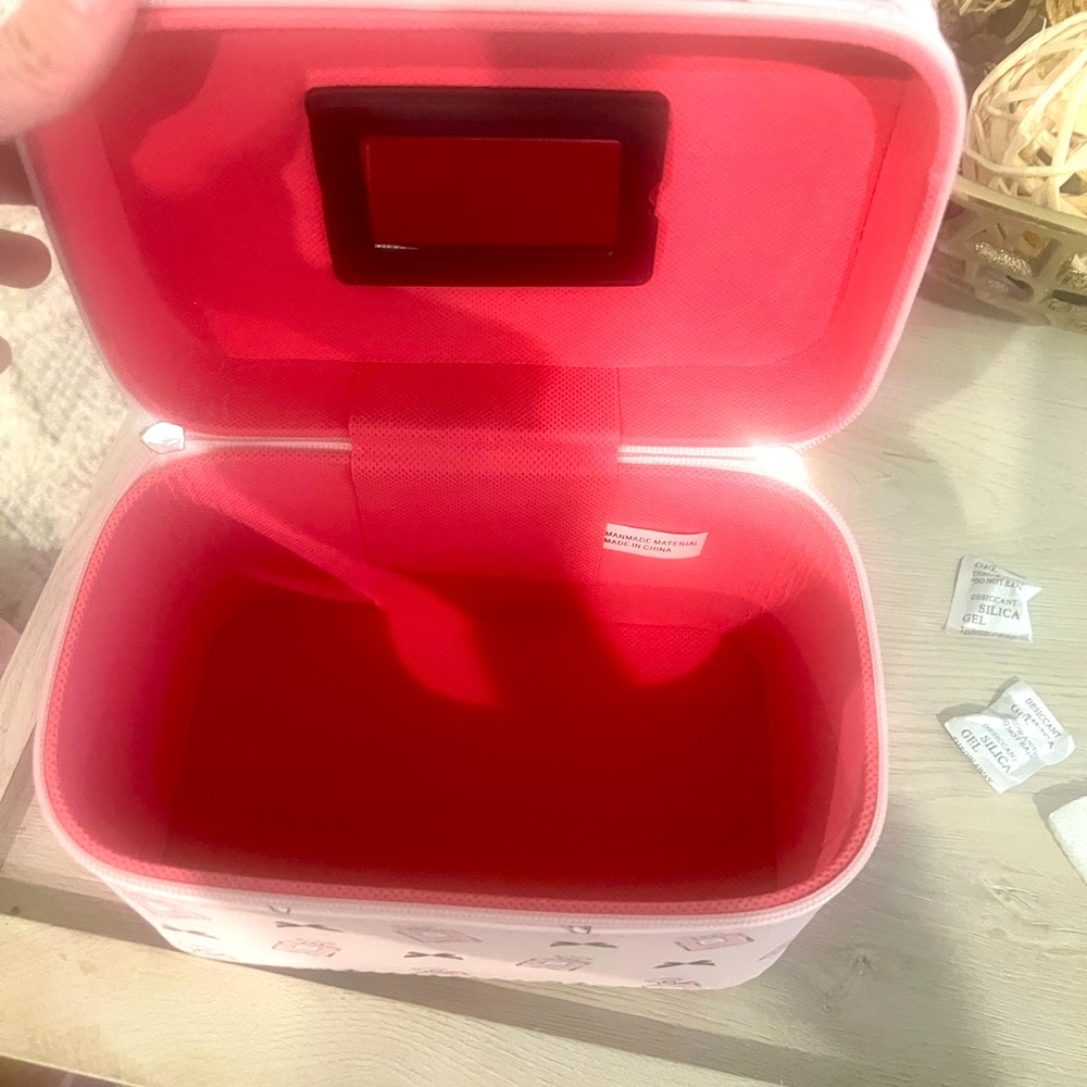 Makeup case - Picture 2 of 5